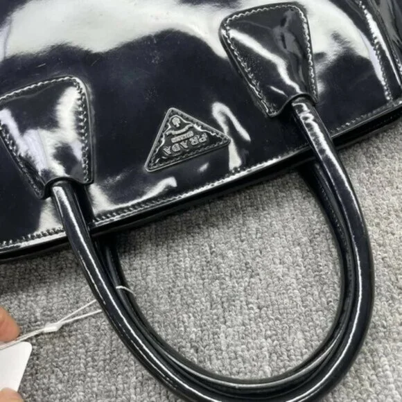 Prada Patent Leather Tote Bag lux410-2025 Totes